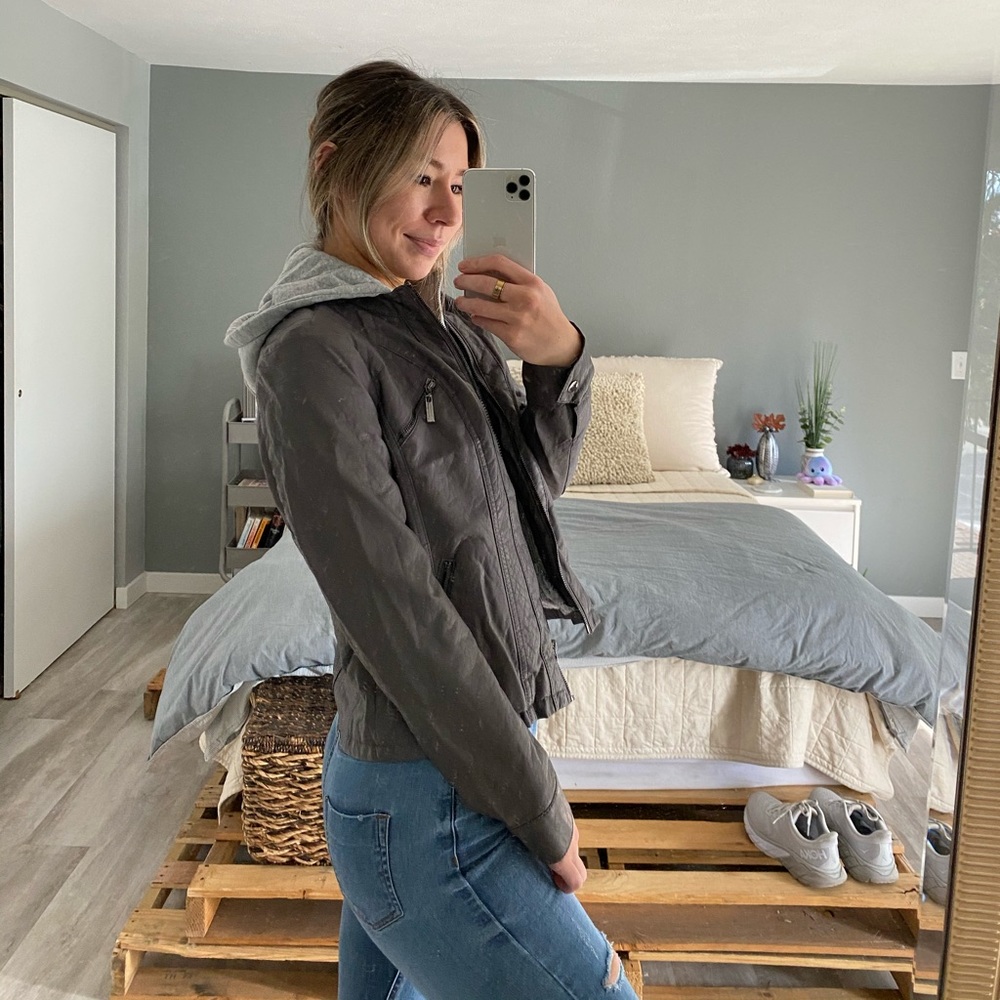 leather jacket - Picture 3 of 3